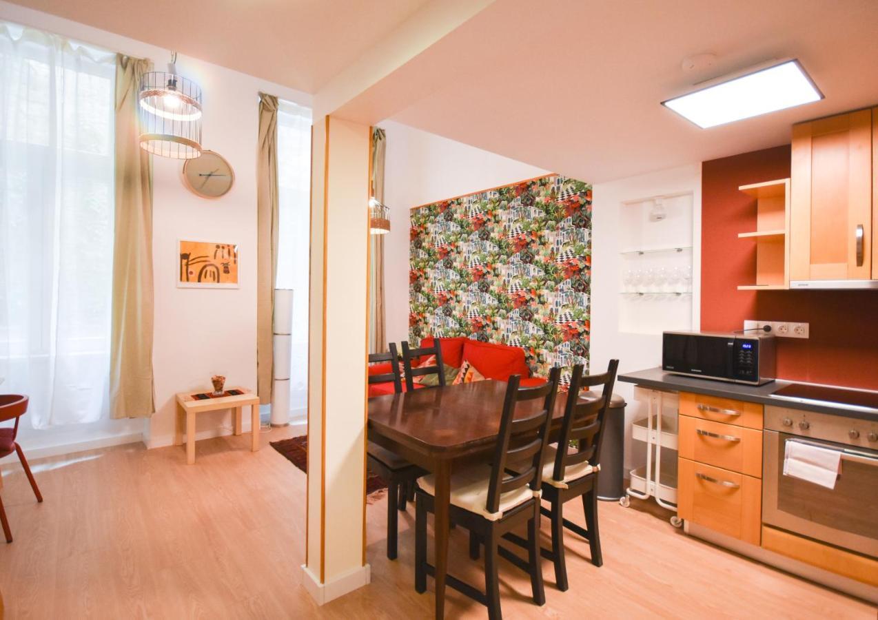 Apartment Comfortable On The Boulevard For 4 People Budapest